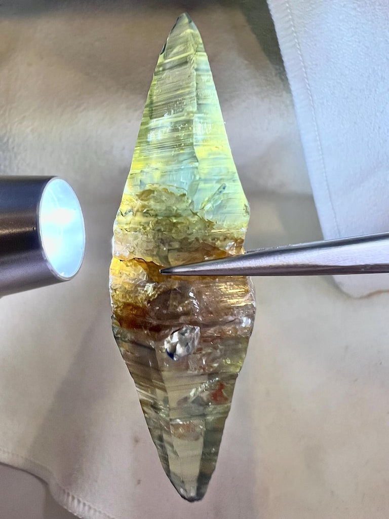 145.57 ct - Extremely Rare Natural Yellow Green Sapphire - Rough - Unheated & No treatments - Origin: Sri Lanka - GFCO Certified